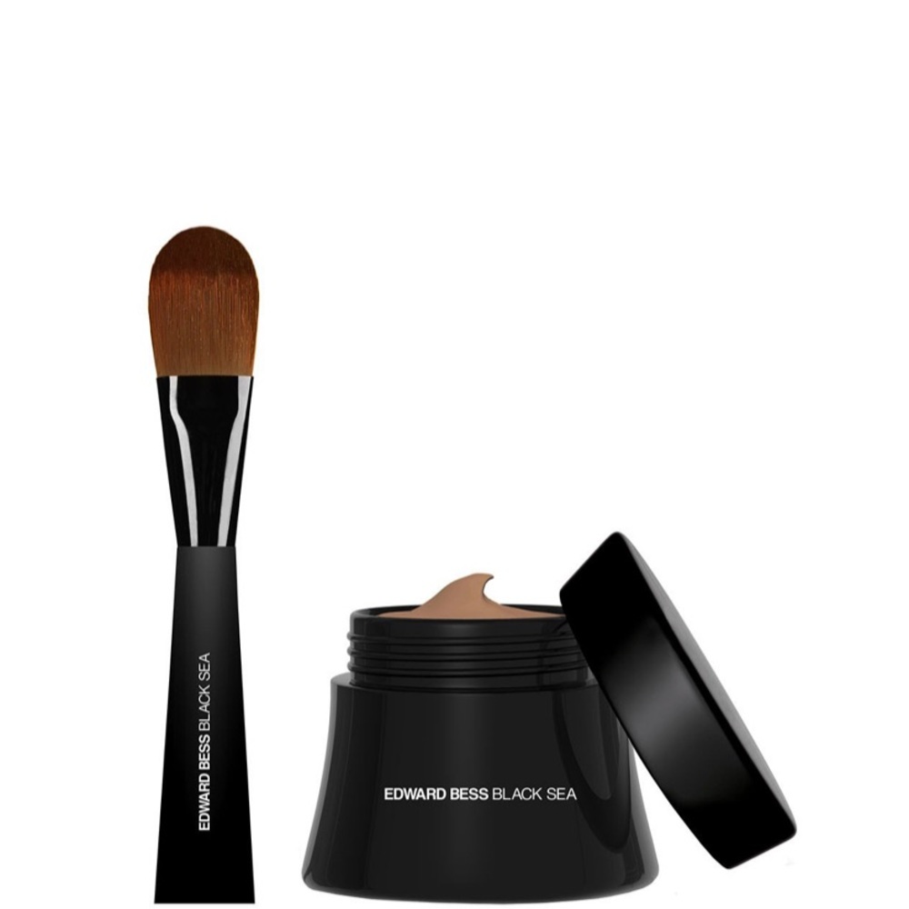 ✨✨ Edward Bess Mousse Foundation in TAN ✨✨